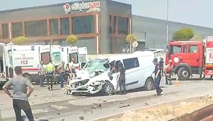 Eskişehir’de panelvan araç tıra arkadan çarptı: 1’i ağır 3 yaralı