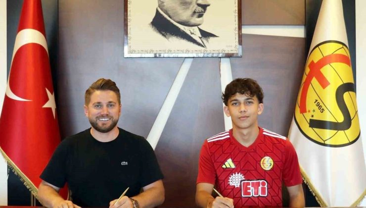 Eskişehirspor altyapı oyuncusu Ozan İsmail Cörüt ile sözleşme imzaladı