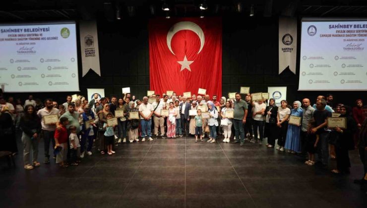 Evlilik okulunu tamamlayan 481 çift sertifikalarını aldı