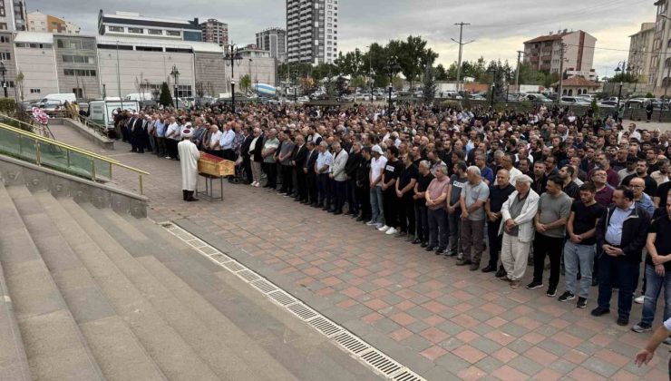Feci kazada ölen çocuk gözyaşları arasında toprağa verildi