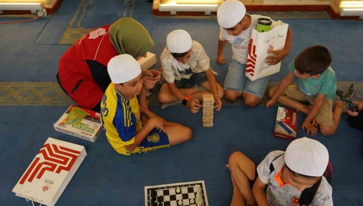 Gaziantep Vakıflar Bölge Müdürlüğü’nden Kur’an kursu öğrencilerine hediye