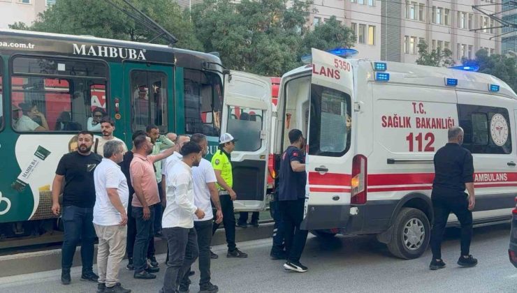Gaziantep’te tramvayın çarptığı adam yaralandı