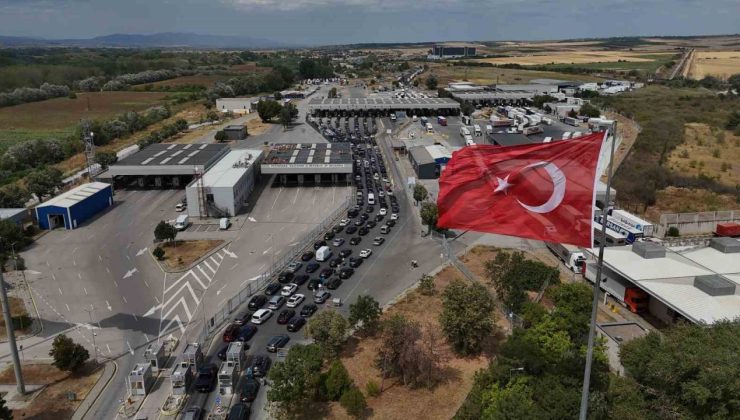 Gurbetçiler dönüş yolunda: Hasret ve hüzün Kapıkule’de
