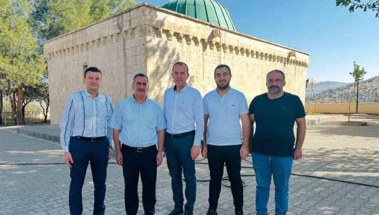 Güzel ve beraberindekiler Sa’d Bin Ebu Vakkas türbesini ziyaret etti