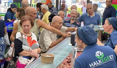 Halk Ege Et’te ’30 Ağustos İndirimi’ yoğun ilgi gördü