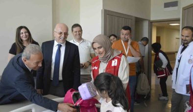 Hasta çocuklara kırtasiye desteği