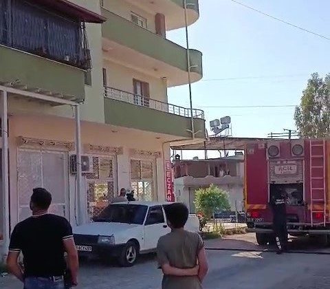 Hatay’da 4 katlı binada yangın