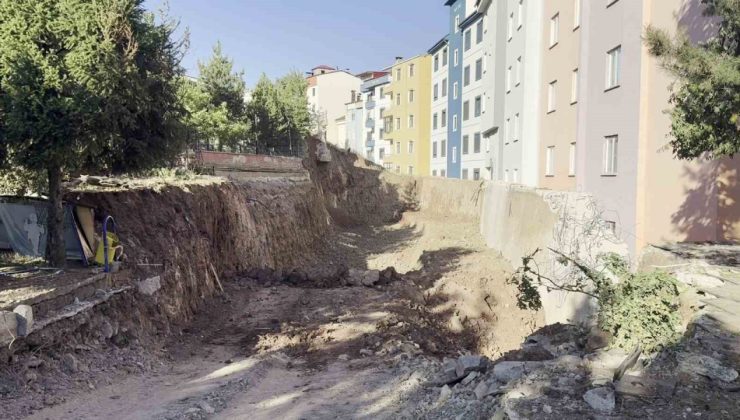 Heyelan nedeniyle evleri boşaltılan mağdurların endişeli bekleyişi sürüyor