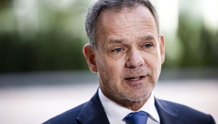 Hollandalı Bakan Veldkamp, hükümetinin İsrail’e yönelik yaptırımlarda anlaşamaması üzerine istifa etti
