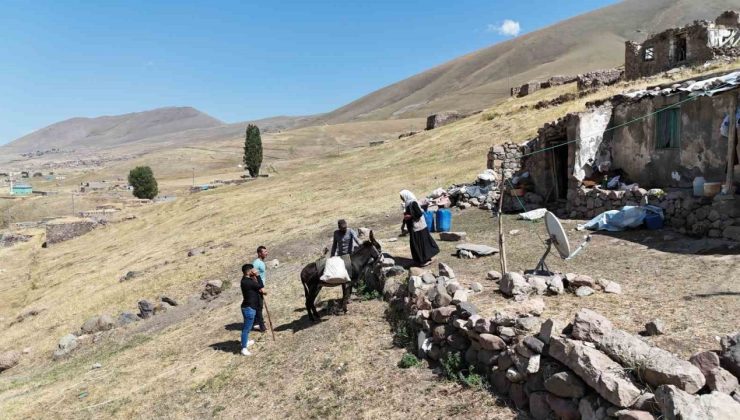 Iğdır’da 2025 yılında eşek sırtında su taşıyorlar
