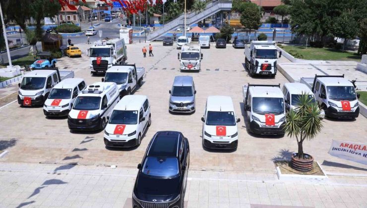 İncirliova Belediyesi 10 yeni hizmet aracını tanıttı