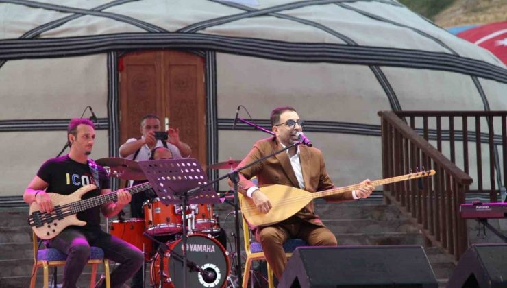 İsmail Altunsaray Ahlat’ta sahne aldı