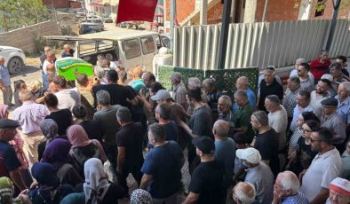 İstanbul’da evinde ölü bulunan üniversiteli genç kız Amasya’da defnedildi