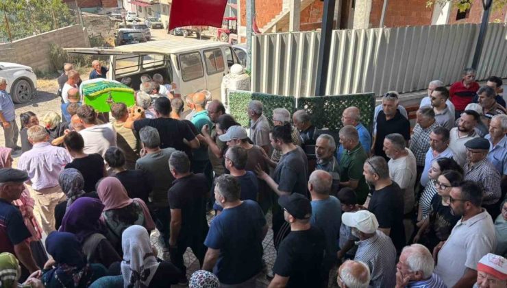 İstanbul’da evinde ölü bulunan üniversiteli genç kız Amasya’da defnedildi