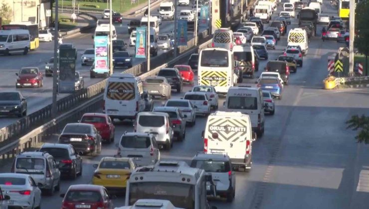 İstanbul’da iş çıkışında trafik yoğunluğu yüzde 72’ye ulaştı
