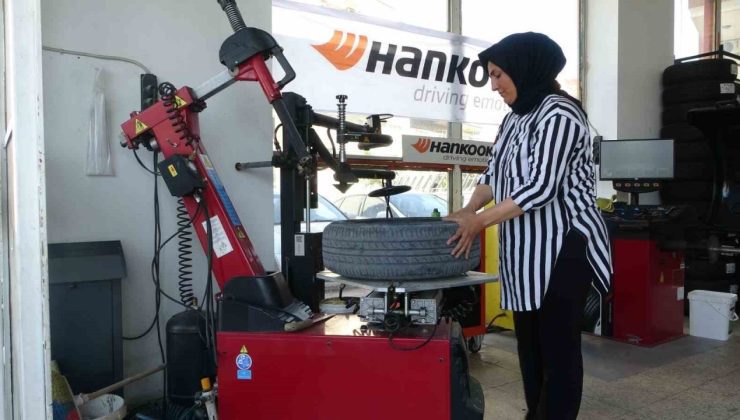 “Kadınlar yapamaz” diyenlere inat 24 yıldır lastik tamiri yapıyor