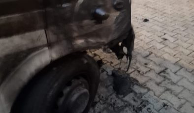 Kağızman da park halindeki 1 araç yandı