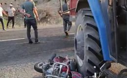 Kağızman’da traktör ile motosiklet çarpıştı: 1 ölü