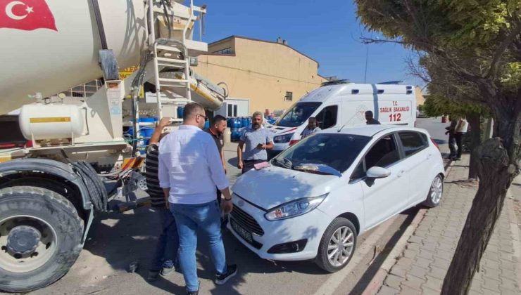 Karaman’da otomobilin beton mikserine çarptığı kaza kamerada: 1 yaralı