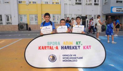 Kartal Belediyesi Yaz Spor Okulu’nda 300 öğrenci sertifikalarını aldı