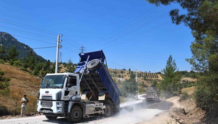 Kemer Ovacık Mahallesi’nin 3.5 kilometrelik yolu asfaltla buluştu