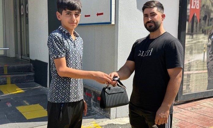 Kendisi küçük, yüreği büyük