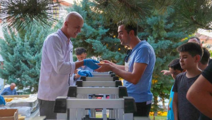 Kibar Feyzo filmi Keçiören’de açık hava sinemasında gösterimdeydi