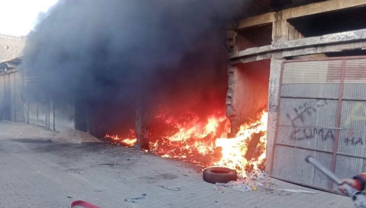 Kırıkhan’da iş yeri alevlere teslim oldu