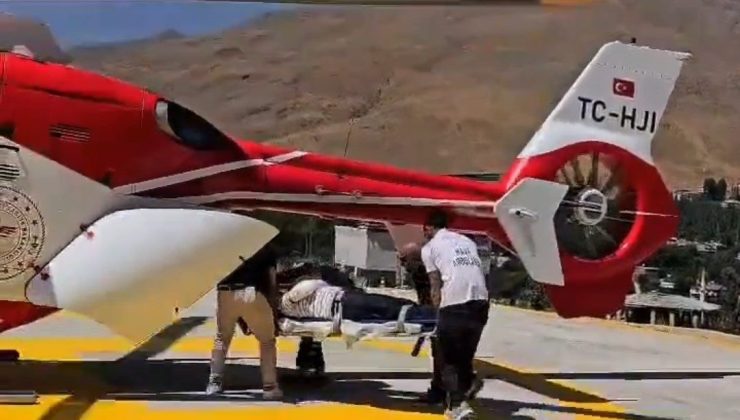 Kolu kırık hasta ambulans helikopter ile Van’a getirildi