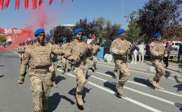 Komandoların gösterisi coşkuyla izlendi