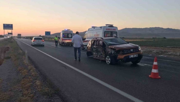 Kontrolden çıkan otomobil karşı şeride geçti: 4 yaralı