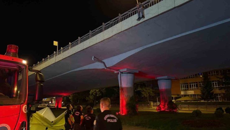 Köprüden atlamak isteyen şahsı polis ikna etti
