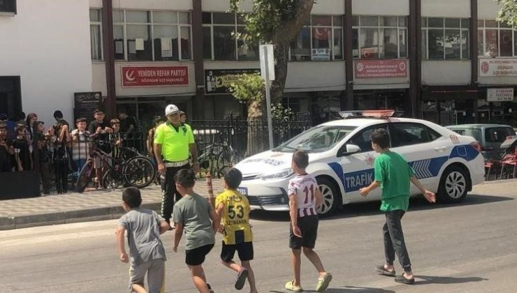 Kuran kursu öğrencilerine trafik eğitimi