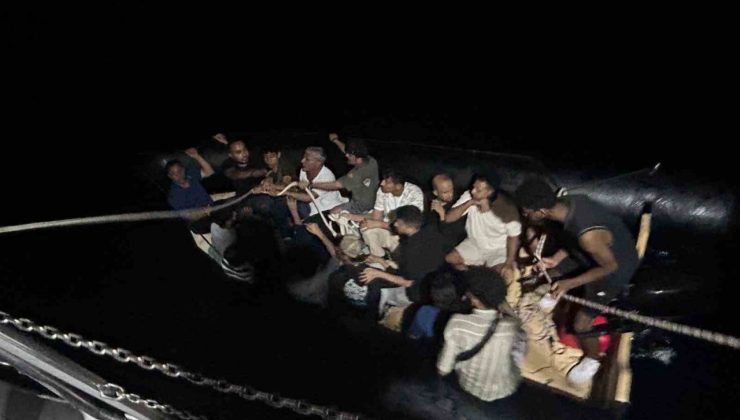 Kuşadası açıklarında 18 düzensiz göçmen yakalandı