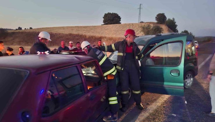 Kütahya’da 2 araç kafa kafaya çarpıştı: 2 ölü, 1 yaralı