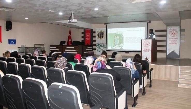 Kütahya’da “En İyi Narkotik Polisi Anne” konulu eğitim