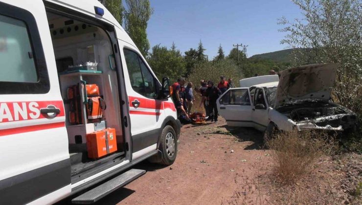 Kütahya’da kontrolden çıkan otomobil şarampole devrildi: 3 yaralı