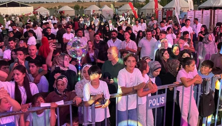 Malazgirt Zaferi’nin 954. yıl dönümü kutlamalarında coşkulu konser