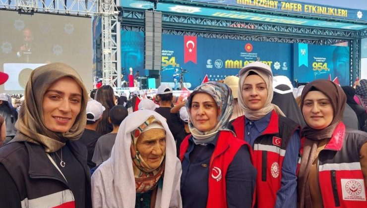 Malazgirt Zaferi’nin 954. yılında Erzurumlu Hüsna teyze dualarıyla tarihe tanıklık etti