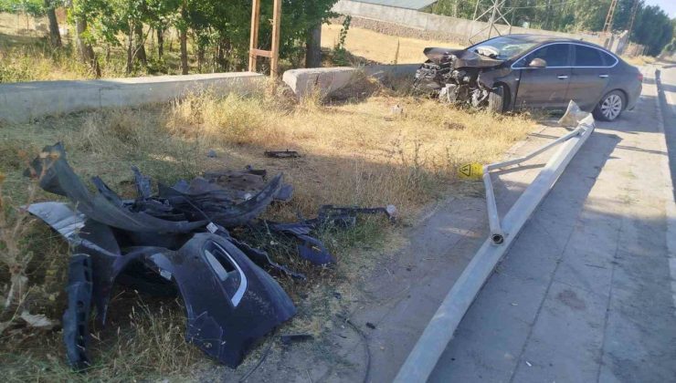 Malazgirt’te otomobil direğe çarptı: 1 yaralı