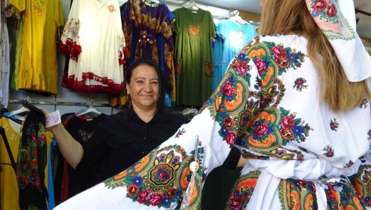 Mardin’de yöresel kıyafetler turistlerin ilgi odağı oldu