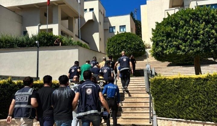 Marmaris’te göçmen kaçakçılığı operasyonu: 10 tutuklama