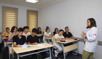 Mersin’de bin 554 öğrenci ücretsiz kurslarla üniversiteli oldu