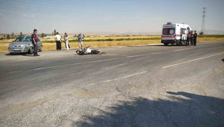 Motosiklet ile otomobil çarpıştı: 1 yaralı