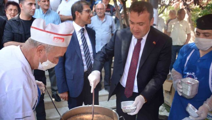 Muhtarlar 30 Ağustos’ta bin 500 kişiye aşure dağıttı