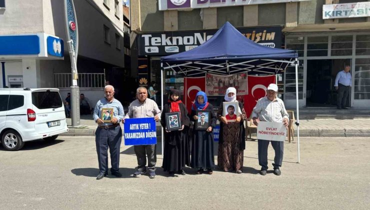 Muşlu ailelerin DEM Parti önündeki eylemi sürüyor