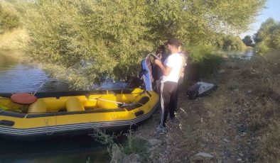 Muş’ta 3 kişi nehrin ortasında mahsur kaldı