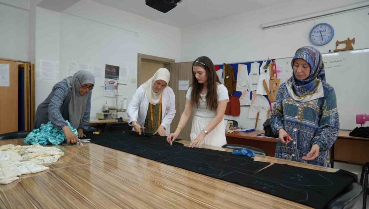 Niğdeli kursiyerler Gazzeli çocuklar için binlerce kıyafet dikti