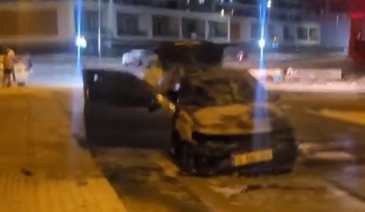 Nilüfer’de park halindeki otomobil alev aldı