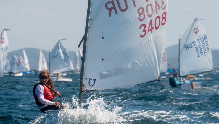 Olympos Regatta’da genç yelkenciler dalgalara meydan okudu